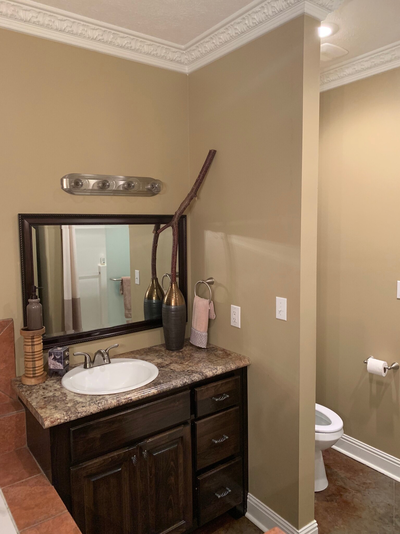 Master bathroom - 405 Scarlet Cove
