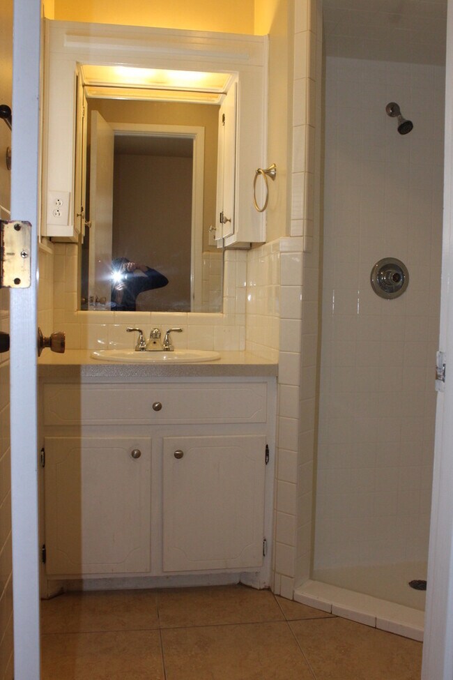 Building Photo - Available February. Large game room in back w/ electricity