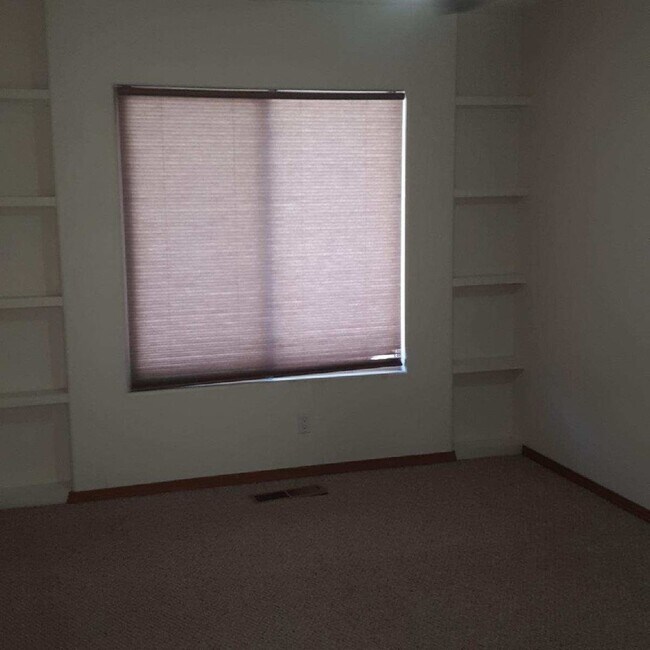 Building Photo - 2BR+1, 2BA, 2CG