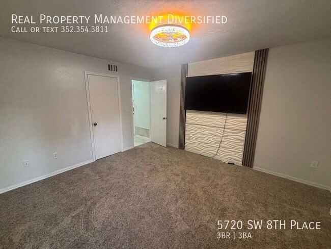 Building Photo - 5720 SW 8th Pl