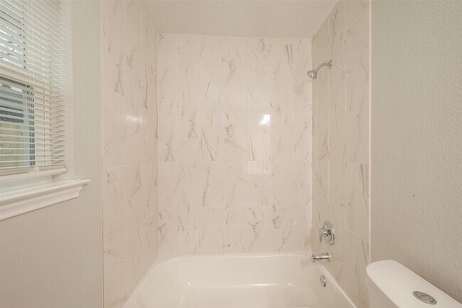 Building Photo - 5755 Heron Dr