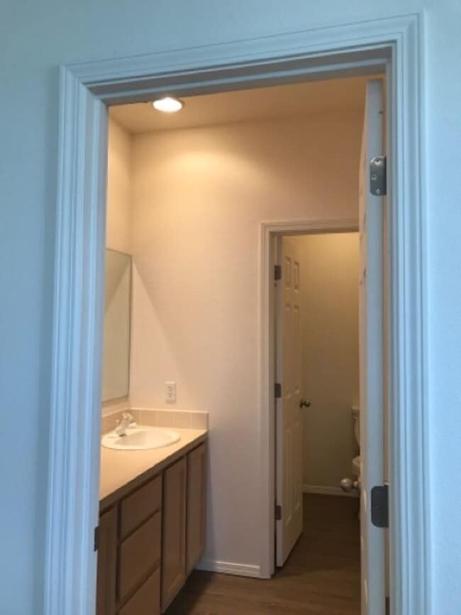 Building Photo - 618 Windemere Cir