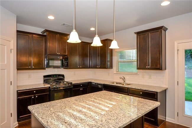Building Photo - 617 Mimosa Way