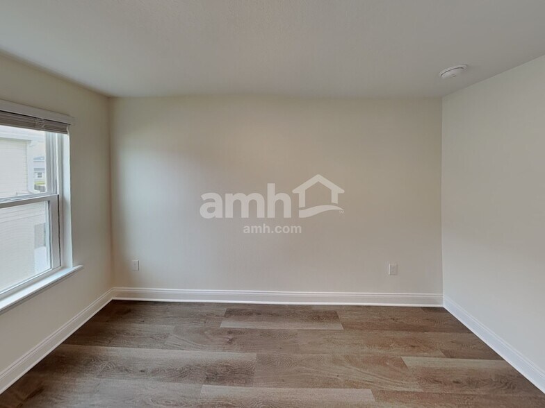 Building Photo - 5709 Oesterle Rd