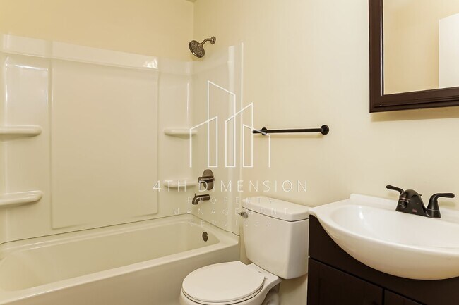 Building Photo - Charming 3 Bedroom Rental Home with Spacio...