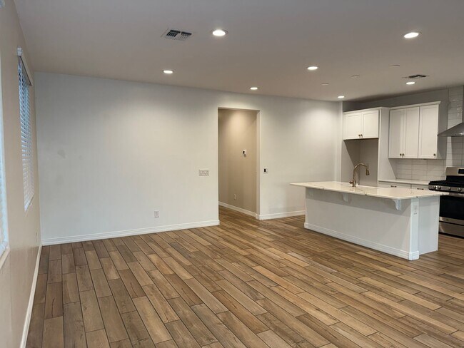 Building Photo - 1673 N St Francis Pl