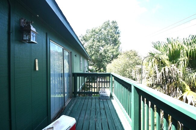 Building Photo - 379 Richvale Ln