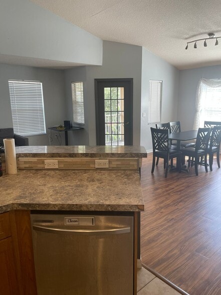 Dining room - 3650 Oakdale Cir