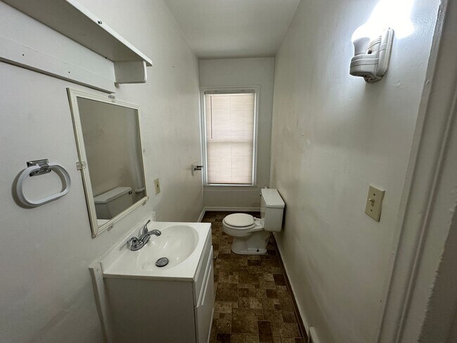 Building Photo - First St 313 w/Wesley St 346 W