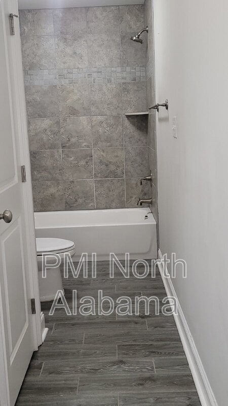 Building Photo - 130 Creekmound Dr