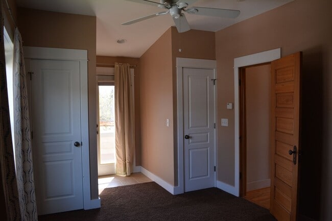 Building Photo - 3 Bed 2 Bath Beautiful Craftsman Home in Missoula $2,900/month