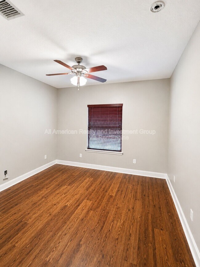 Building Photo - 598 Emerald Ln