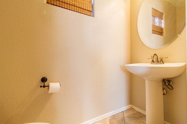 Building Photo - Discover Your Dream Home with a Fantastic Floorplan!