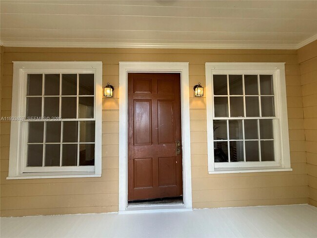 Building Photo - 816 5th St