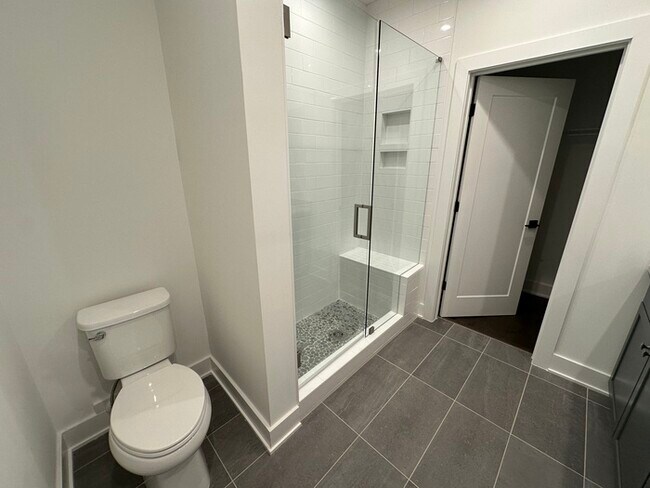 Building Photo - Luxury 2BR/2.5BA Townhome – Steps to Downt...