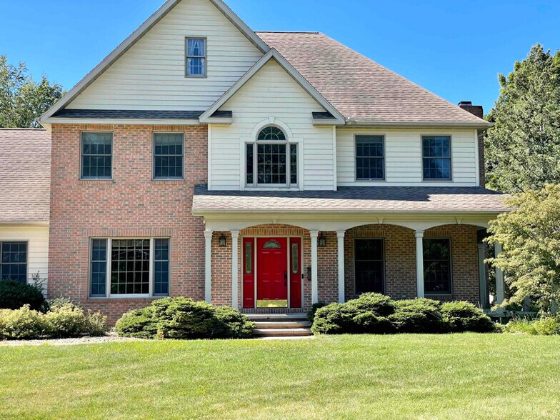 Building Photo - 1895 Highbank Dr