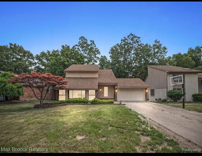 Primary Photo - 6200 Quaker Hill Dr