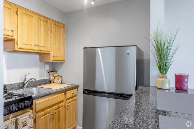 Studio - 342 SF - Hilltop House
