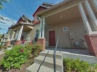 Building Photo - 3 Bedroom House ~ Close to Campus