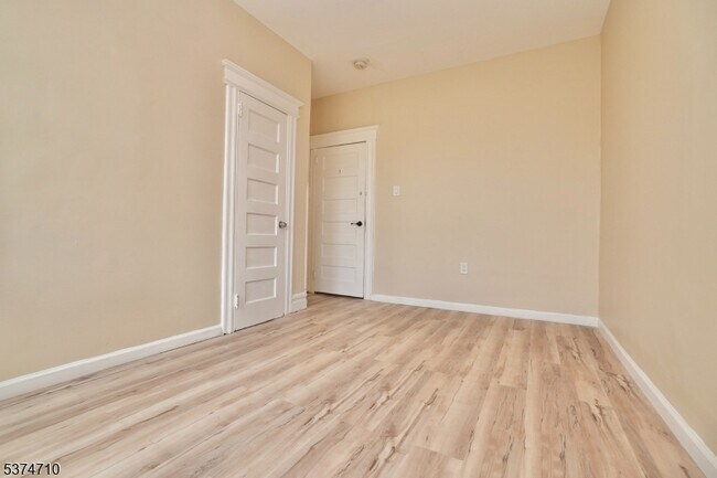 Building Photo - 184 N 11th St