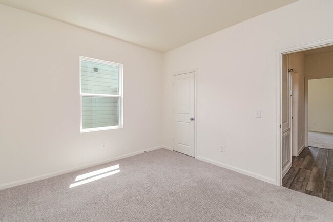 Building Photo - 1004 Wild Enclave Ln