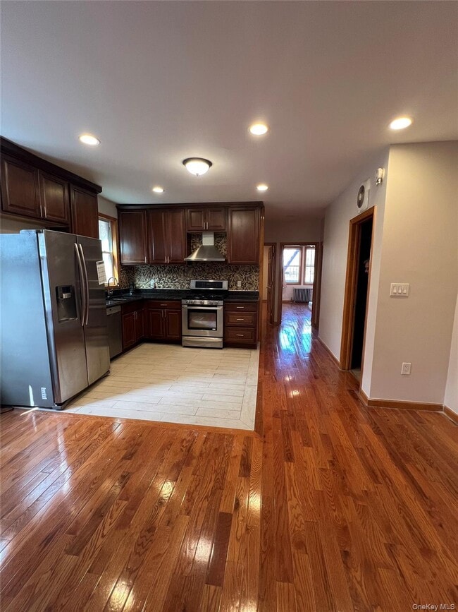 Building Photo - 84-17 Cuthbert Rd