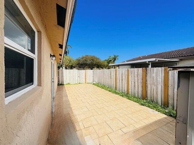 Building Photo - 17255 NW 72nd Ct