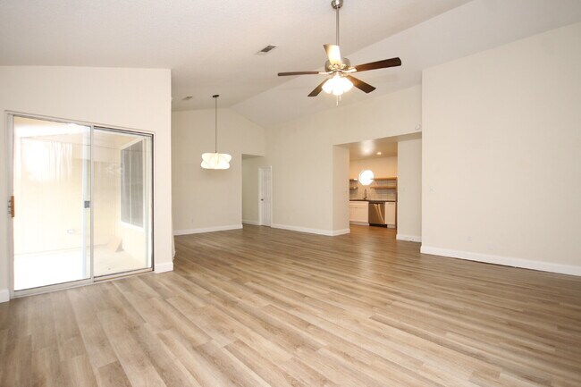 Building Photo - Charming Renovated 3/2 Cottage with Granit...
