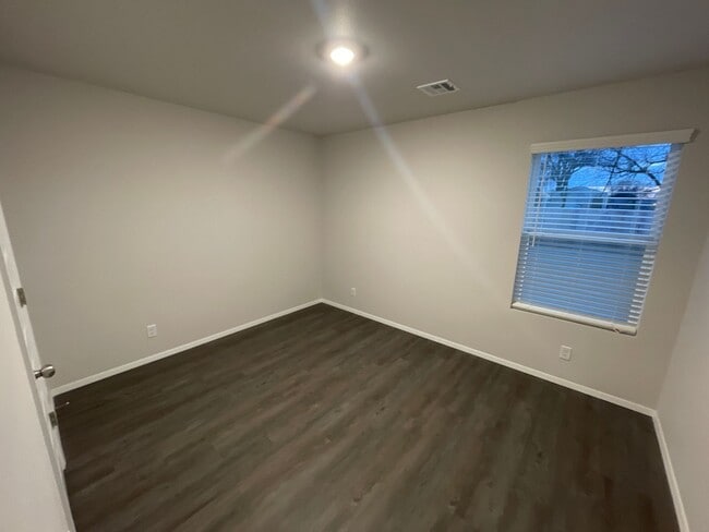 Building Photo - *Pre-leasing* Three Bedroom | Two Bath Hom...