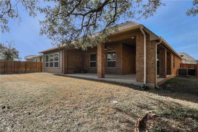 Building Photo - 124 Claiborne Lake Ln