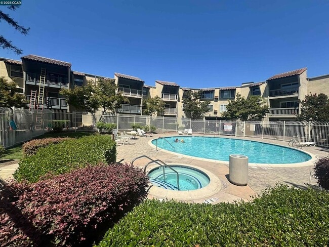 Building Photo - 1085 Murrieta Blvd