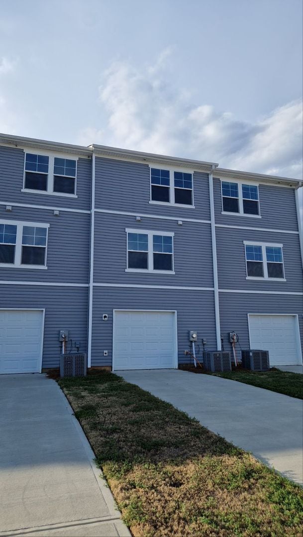Building Photo - 3BR Townhome • Brand-New Build • Garage Parking