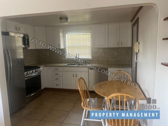 Building Photo - 323 N Mulberry St