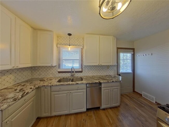 Building Photo - 16377 Duluth Ave SE