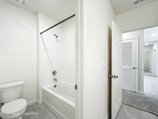Building Photo - 870 Remington Green Dr SE