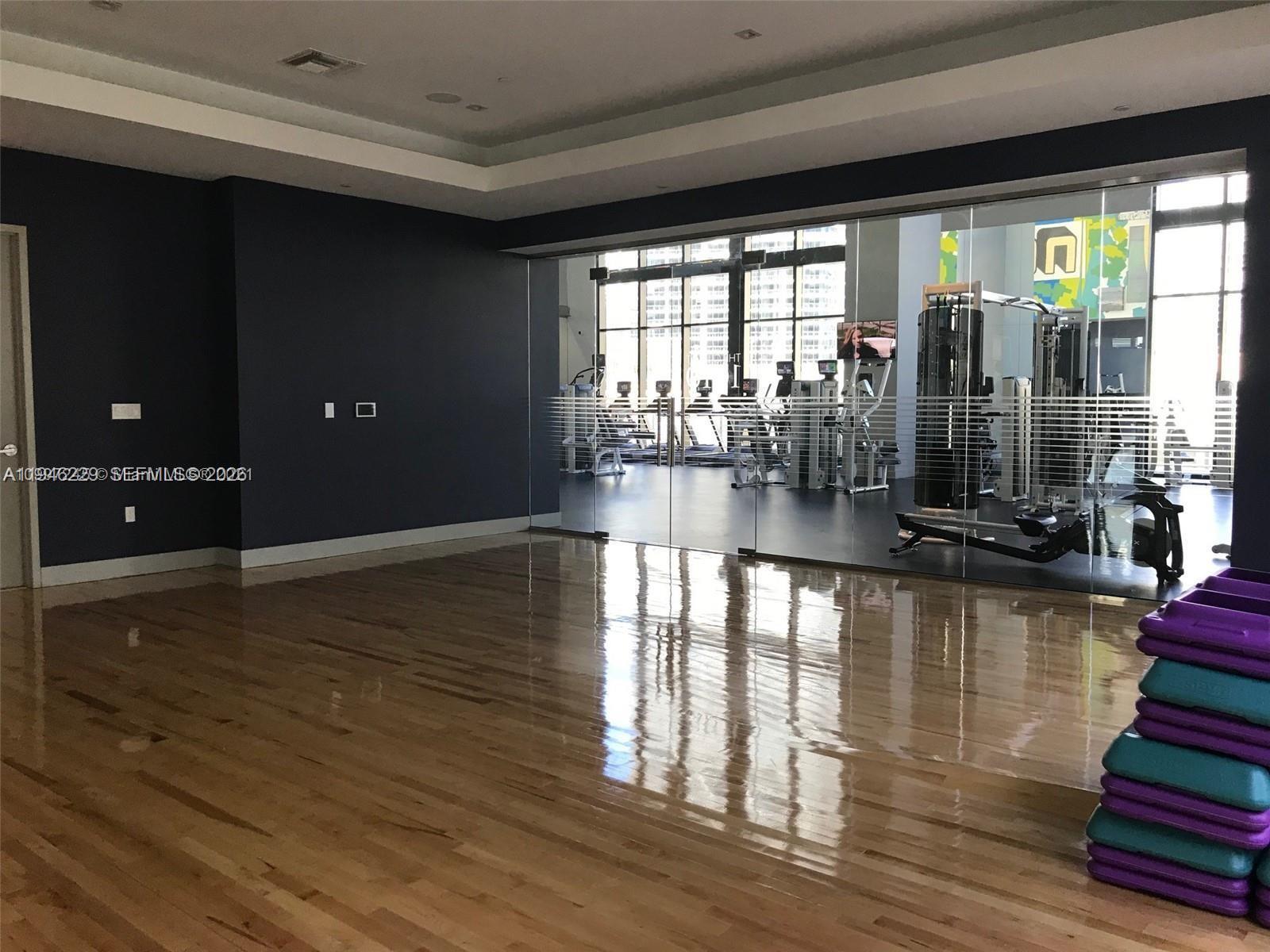 Building Photo - 1010 Brickell Ave