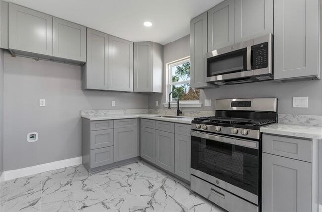 Building Photo - 3240 Hero Dr