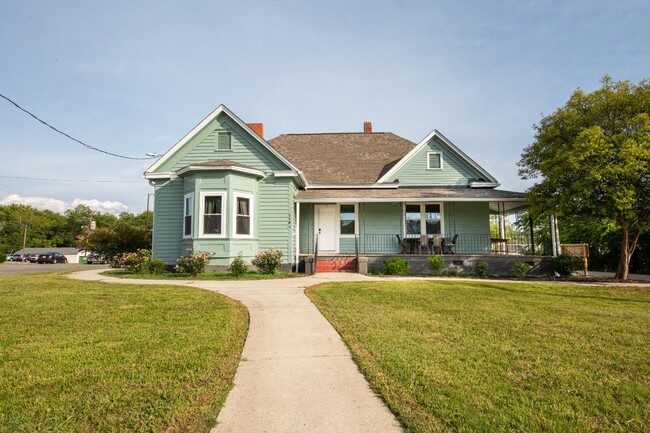 Building Photo - 116 Church St