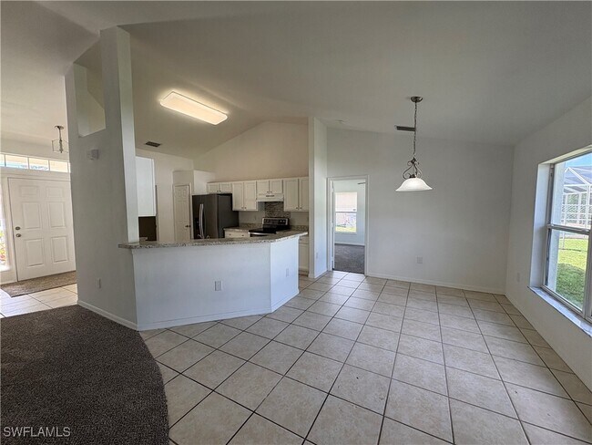 Building Photo - 1207 SW 18th Ave