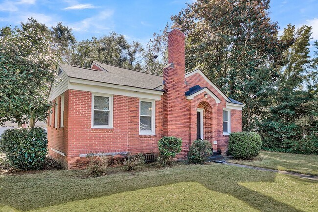 Building Photo - 3 Bed 2 Bath Home Located in Highland Park...