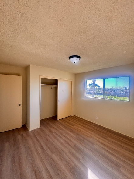 Building Photo - 1001 E Stearns Ave