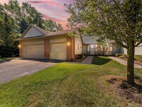 Building Photo - 1240 University Dr