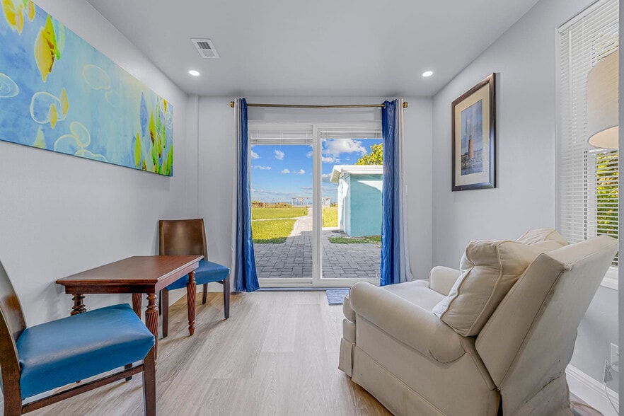 Building Photo - 6403 S Hwy A1A