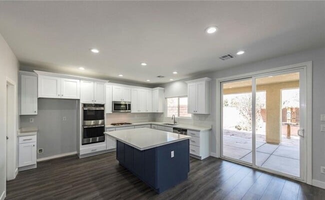 Building Photo - GORGEOUS 4 BEDROOM TWO STORY HOME