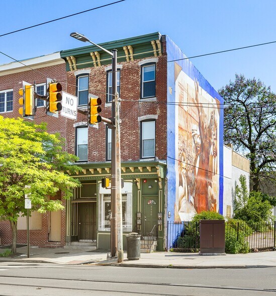 Building Photo - 3950 Lancaster Ave