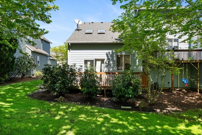 Building Photo - Newly Updated 2 Bed/2 Bath Home in Private...