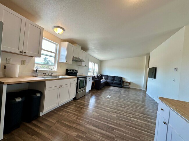 Building Photo - 14124 Marsha Way