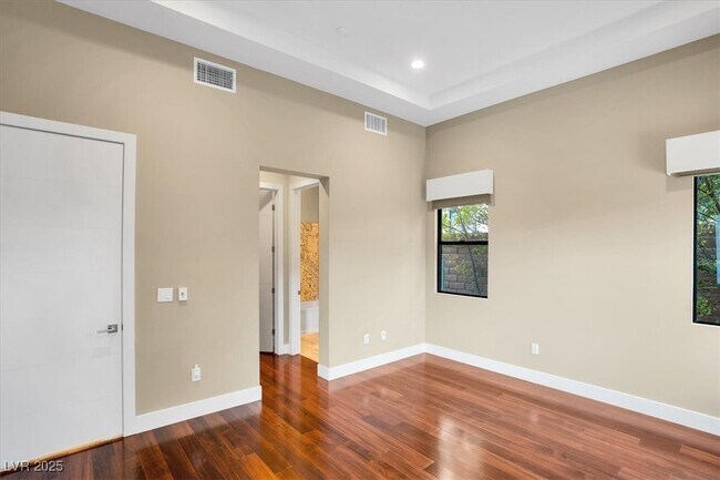 Building Photo - 32 Hunting Horn Dr