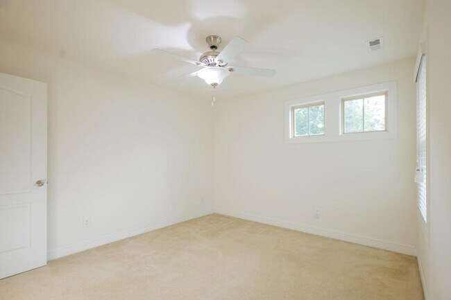 Building Photo - 411 Alamosa Pl