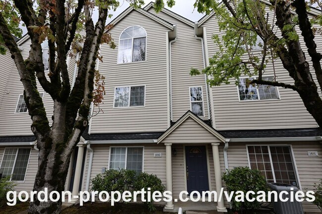 Building Photo - SUMMER SPECIAL: NE Halsey St - Gresham 2 bedroom townhouse with den/office